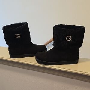 Black Fur-Lined Boots with Logo Accent